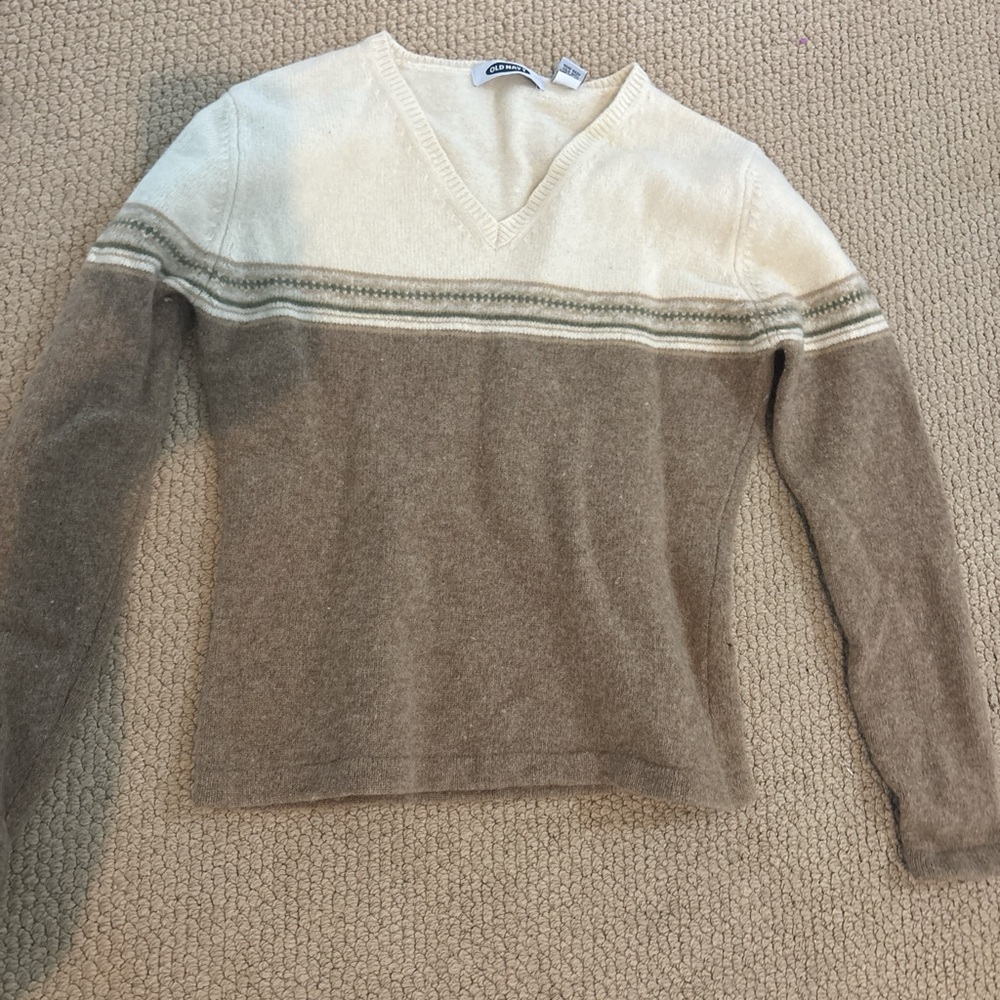 Vintage Old Navy Women's V-Neck Wool Sweater in Cream and Brown